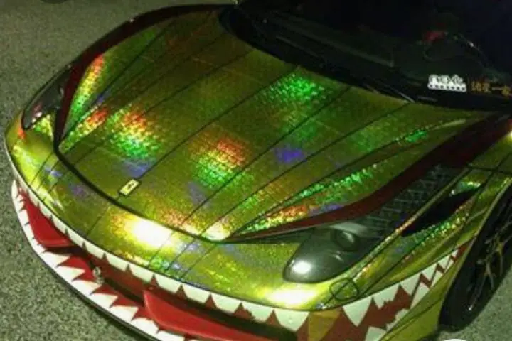  Car Wrapping Design: Reflective rainbow