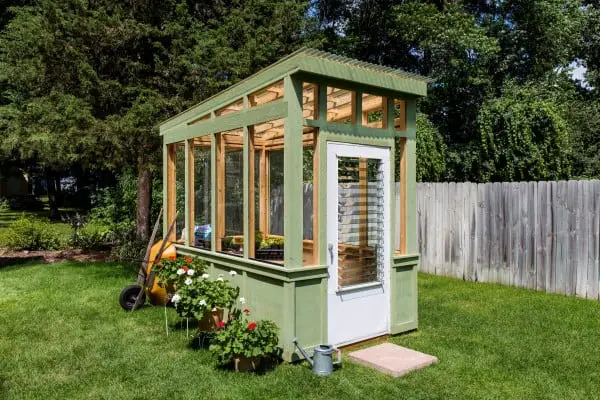 DIY Green Greenhouse 