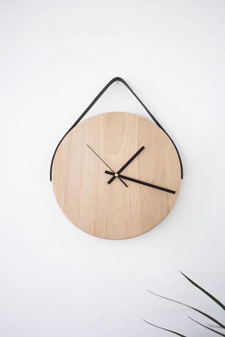 DIY Simple And Elegant Wall Clock