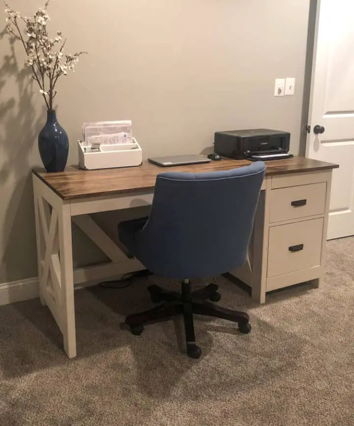 DIY Simple Farmhouse Desk