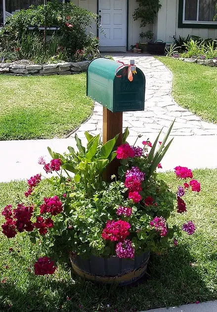 Flower Bed Mailbox Landscaping Ideas