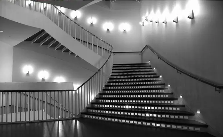Modern Stairway Lighting