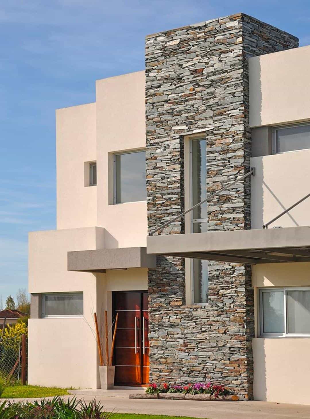  Stunning Exterior Stone Wall Design Ideas: Arquinova Casas y Estudio Tomás y Fredi Llosa, Casa 32