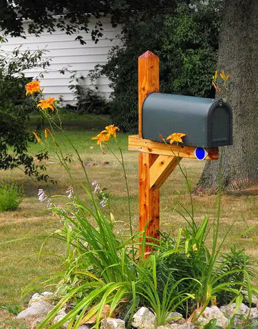 Natural Mailbox Landscaping Ideas