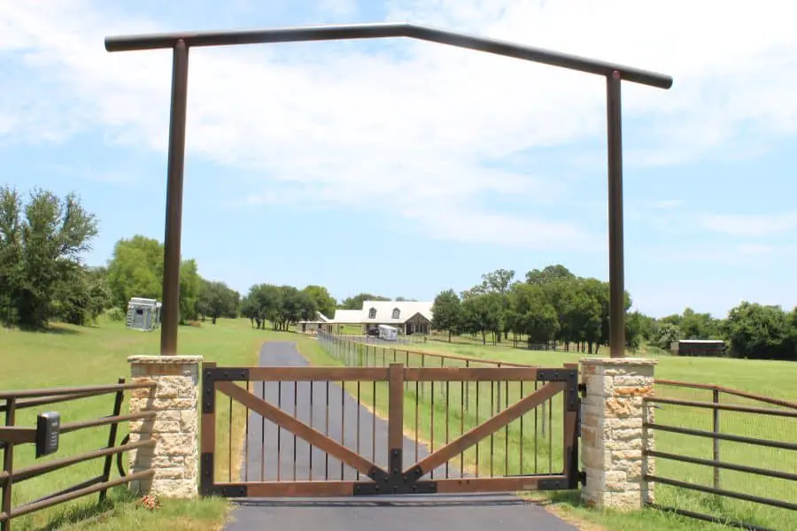 Ranch Driveway Gate Ideas