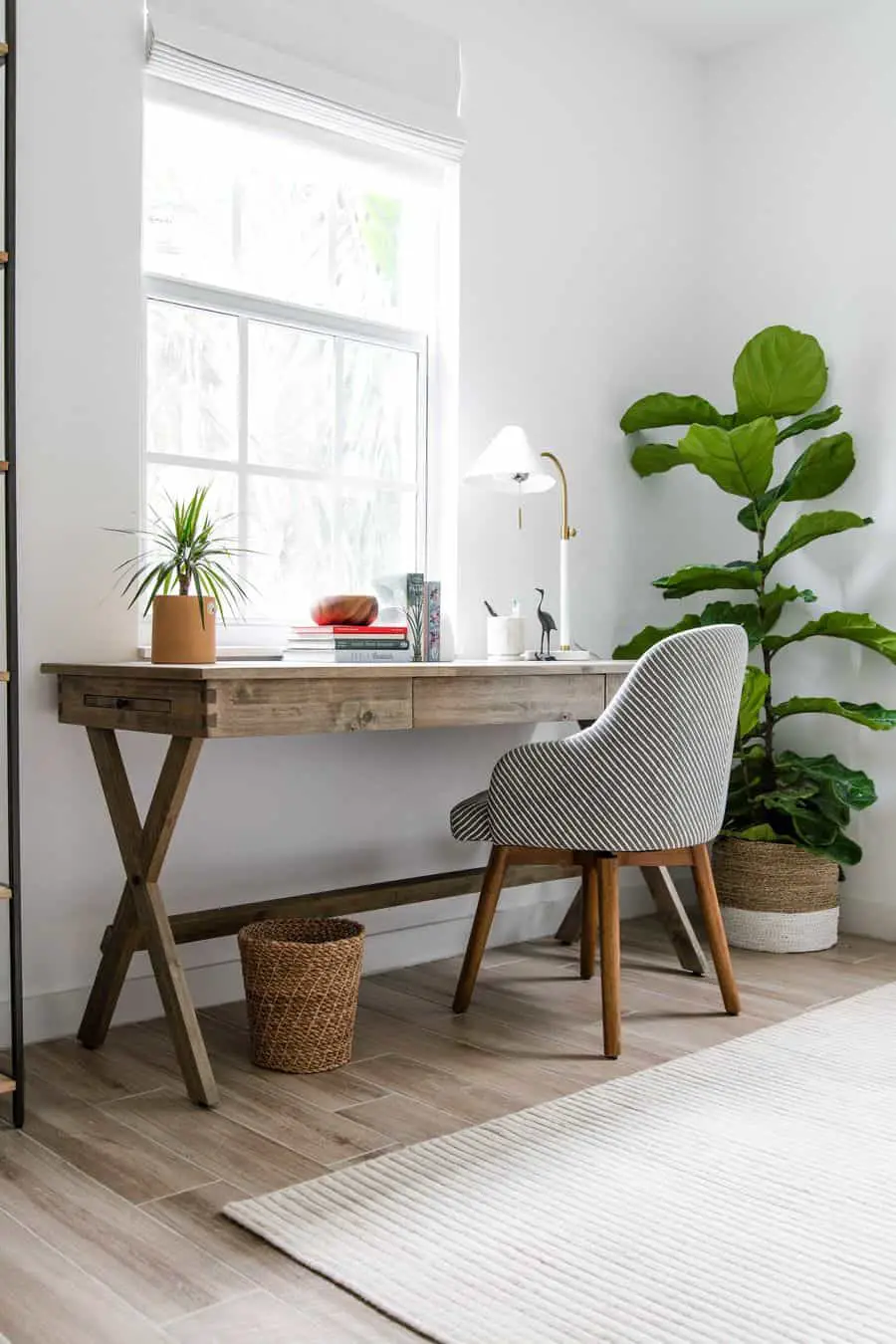 Rustic Desk Tropical Home Office Decor Ideas