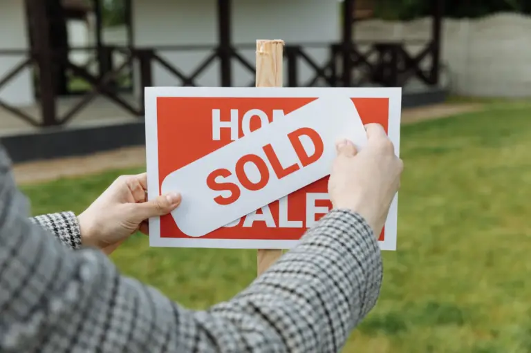 Selling Real Estate: Should You Hire a Real Estate Agent or Sell on Your Own?