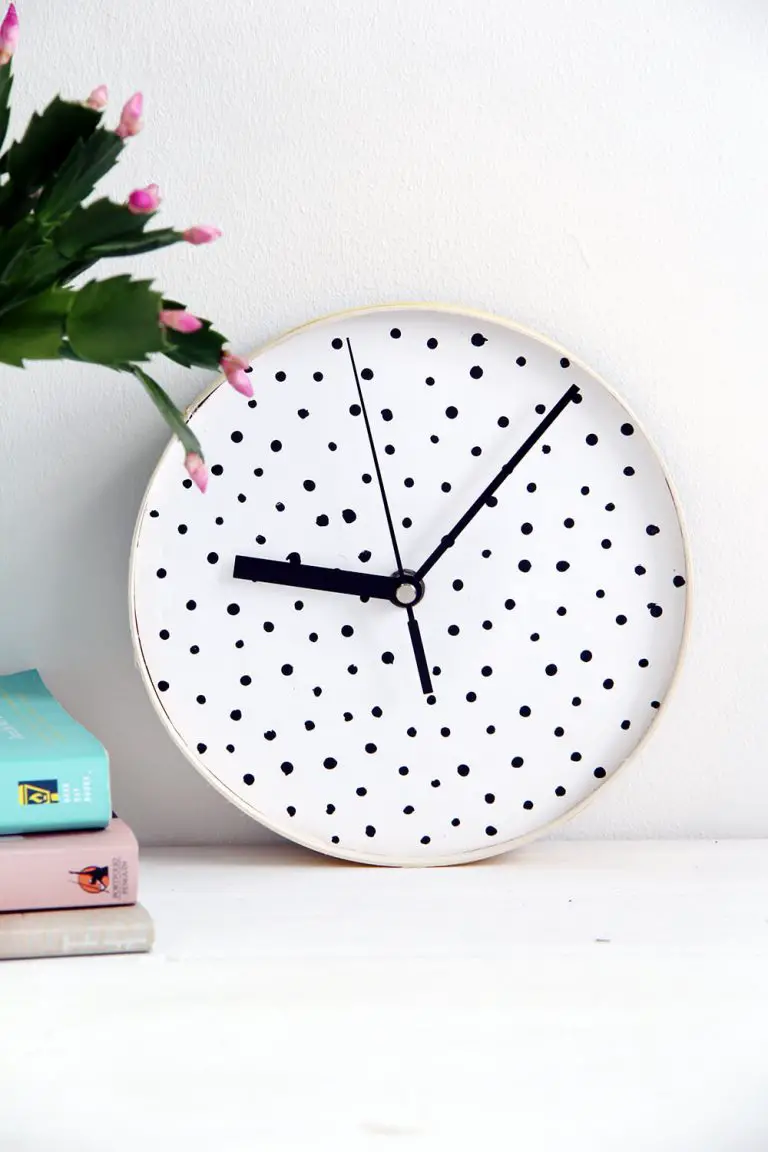 Simple Dots Wall Clock
