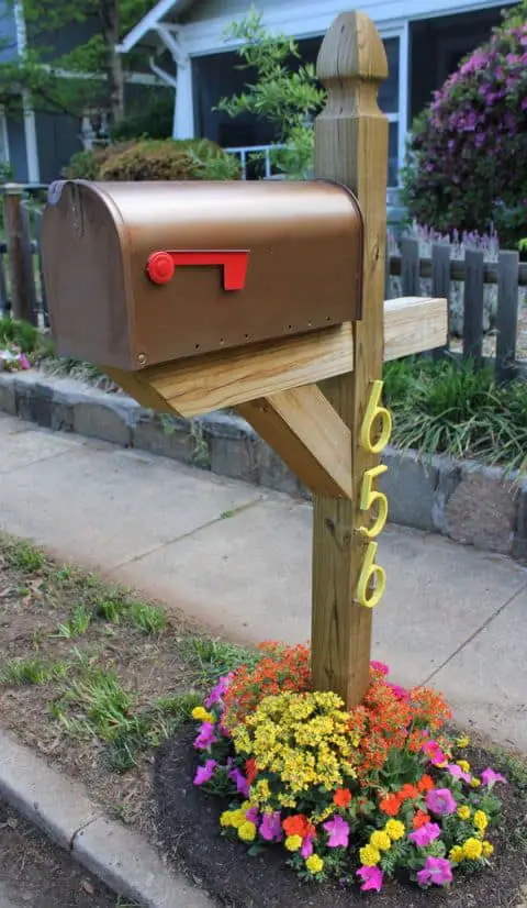 Simple Flower Bed Mailbox Landscaping Ideas