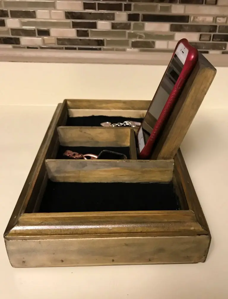 Father's day gifts ideas: dresser valet charging station