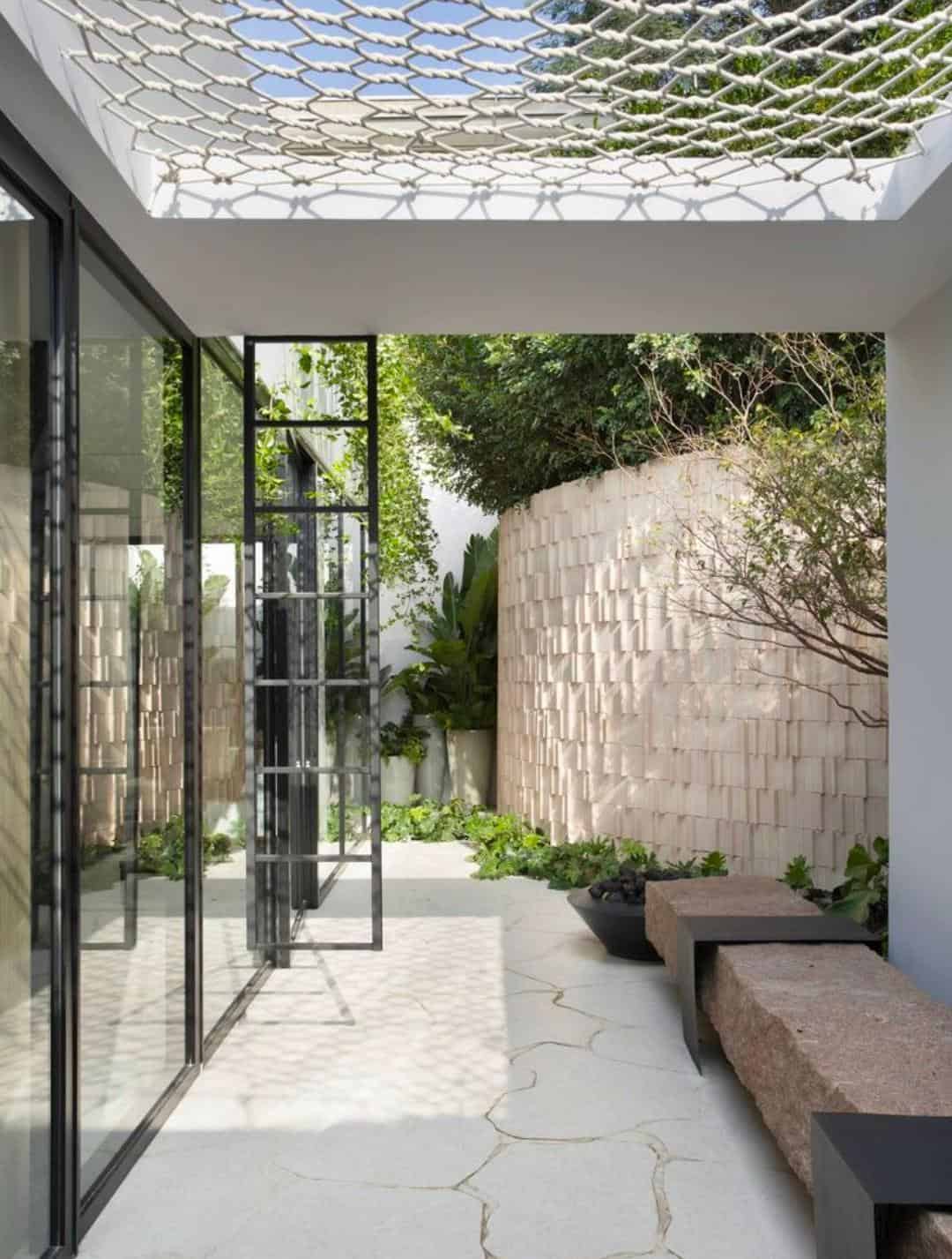 Stunning Exterior Stone Wall Design Ideas: Ticiane Lima repensa espaços de morar e trabalhar na CASACOR SP